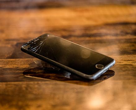 https://www.edsas.nl/wp-content/uploads/2021/02/kapotte-smartphone-edsas-reparatiecentrum.jpg