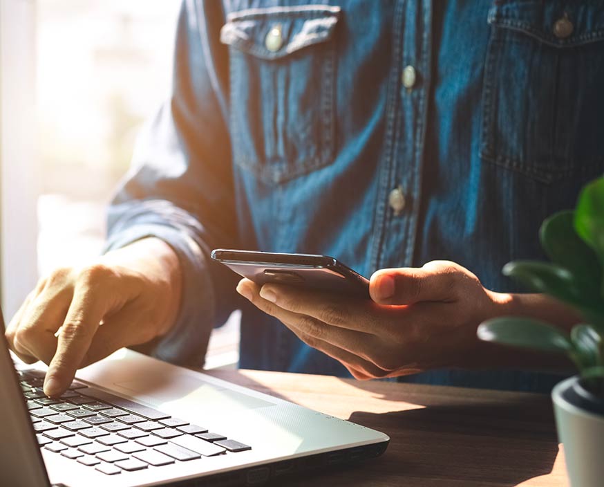 https://www.edsas.nl/wp-content/uploads/2021/08/werkplekbeheer-pc-telefoie-smartphones-edsas-oss.jpg
